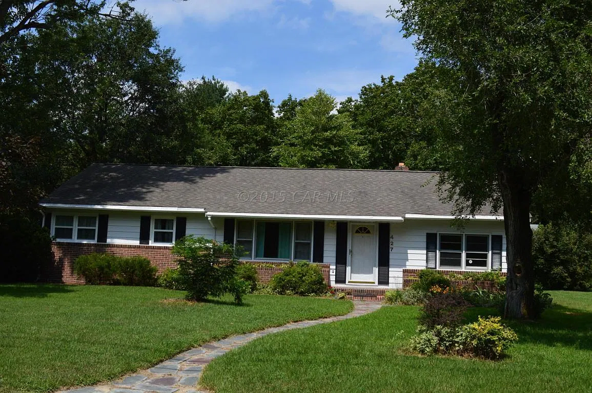 3 bed, 1.5 bath, 1485 sqft, $1,800 — Photo 1
