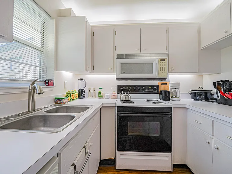 2800 Indian River Blvd #4R — Photo 8