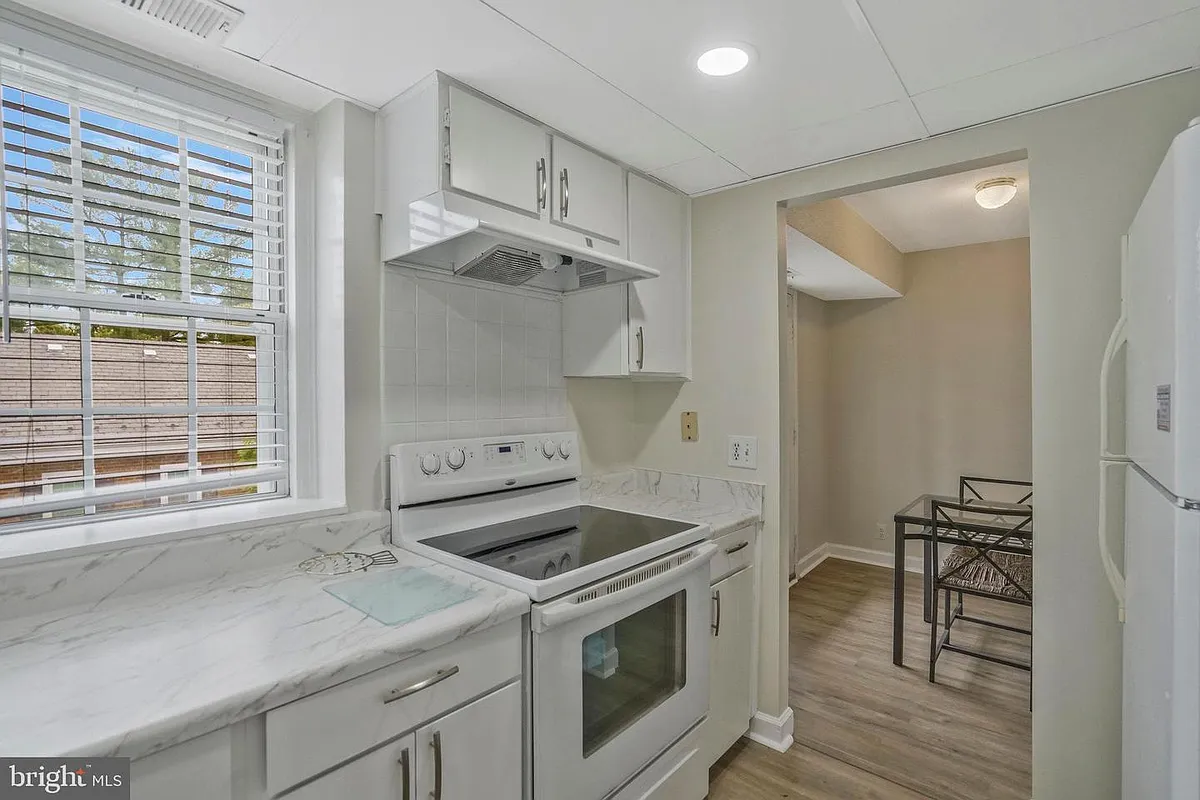 Building Photo - 2961 Columbus St #B2