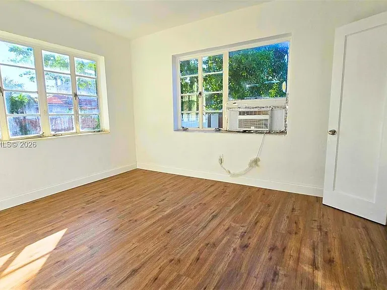 660 84th St #39 — Photo 10
