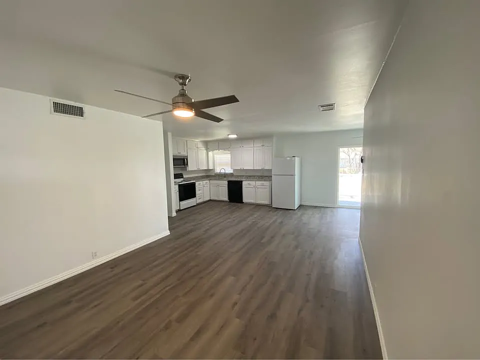 3 bed, 1008 sqft, $1,400 — Photo 2