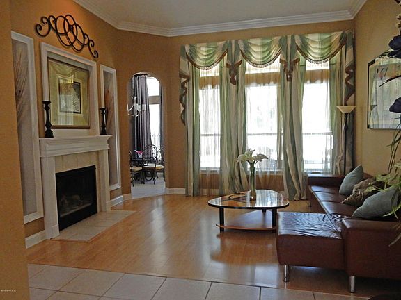 5th image of 812 N Pokeberry Pl