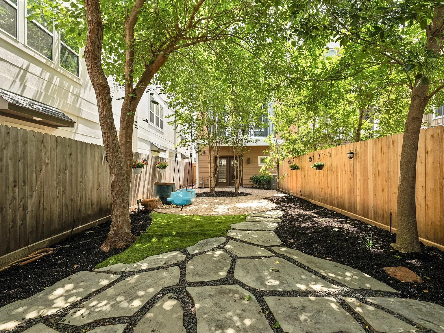 3 bed, 3.5 bath, 2500 sqft, $3,700 — Photo 3