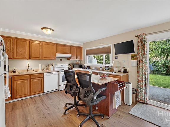5th image of 406 Willow Road