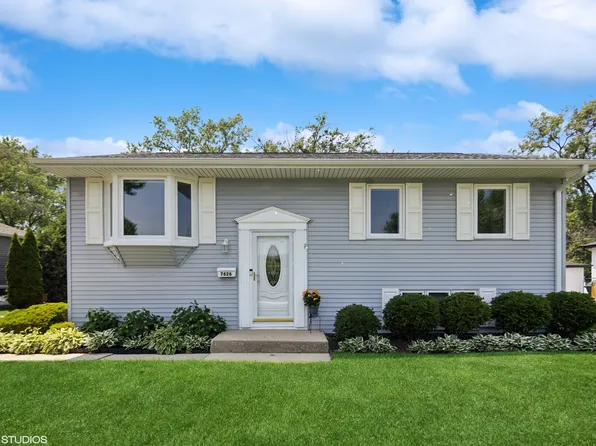 7626 Deerfield Ave, Woodridge, IL 60517