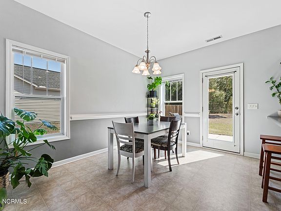 4th image of 809 Lavender Ct