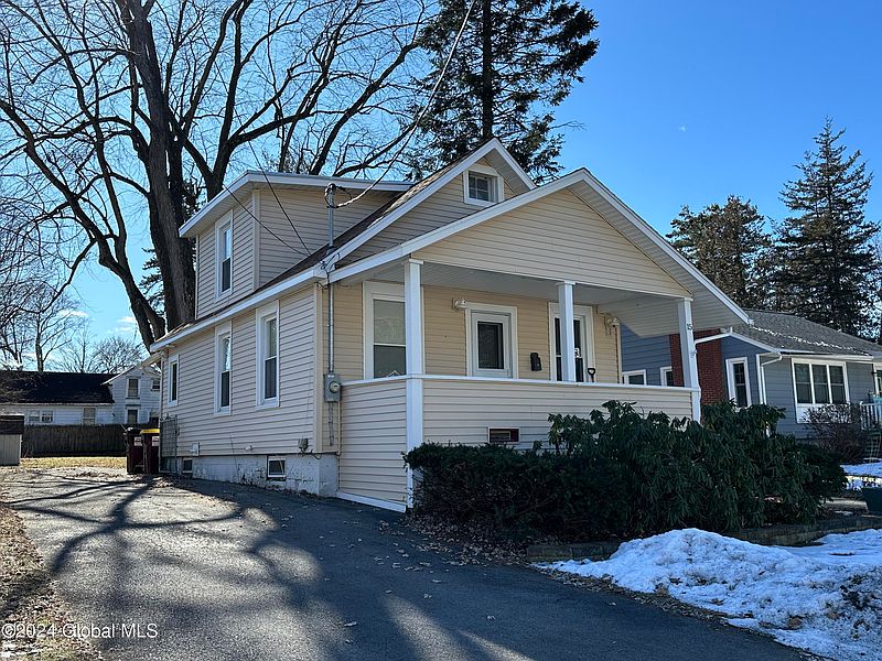 3rd image of 15 Douglas Avenue