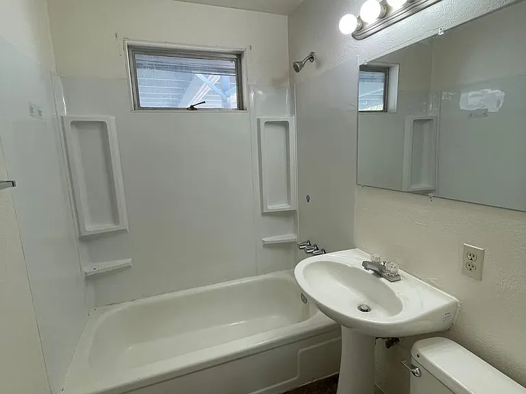 1019 W Lakeside Dr — Photo 15