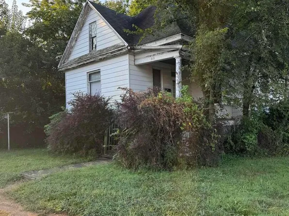 319 E 6th St, Centralia, IL 62801