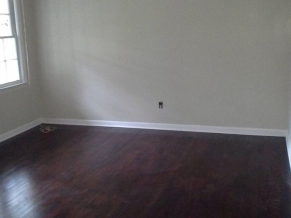 4th image of 916 Woodale Cir