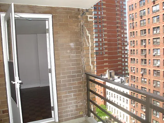 Rented by Metropolis Real Estate of Manhattan | media 35