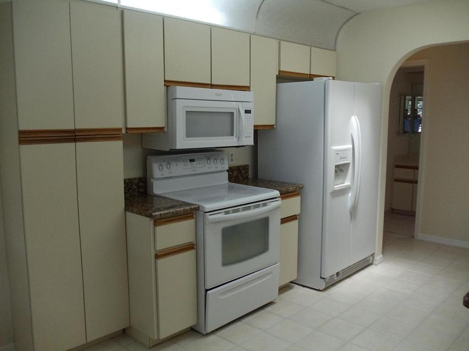1st image of 602 NE Helicon Ln