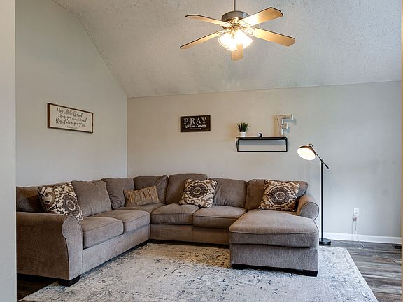 5th image of 229 Loch Lomand Dr