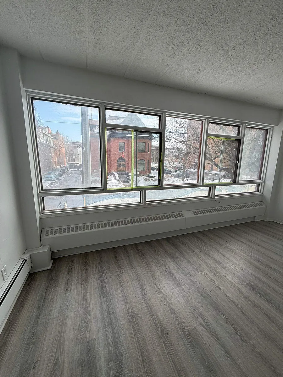 Building Photo - 283 Maclaren St