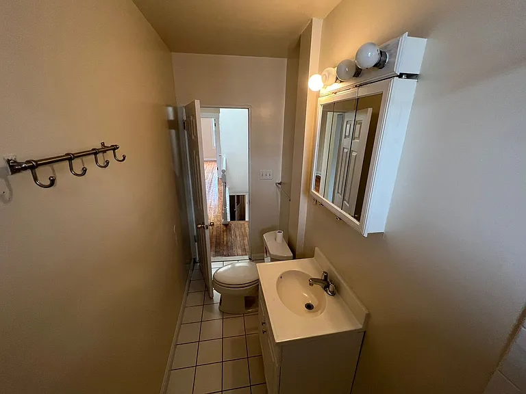 102 S Curley St — Photo 10