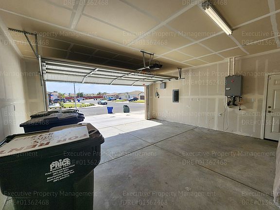 5th image of 812 Warwickshire Ave