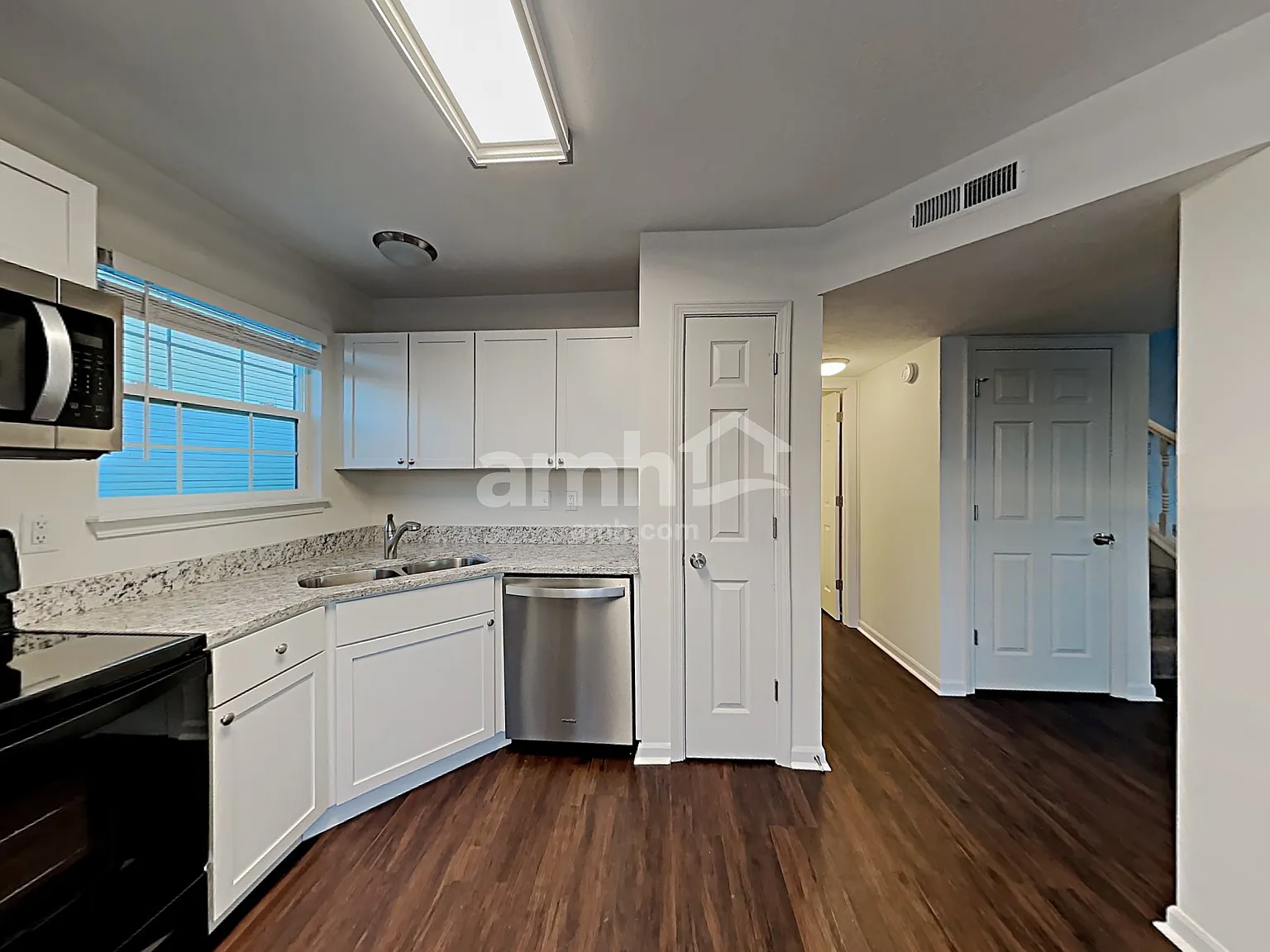 3 bed, 2.5 bath, 1858 sqft, $2,300 — Photo 3