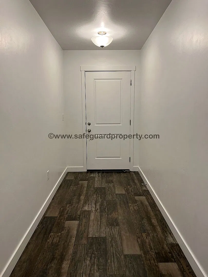 Stunning Townhome in Great Location — Photo 3