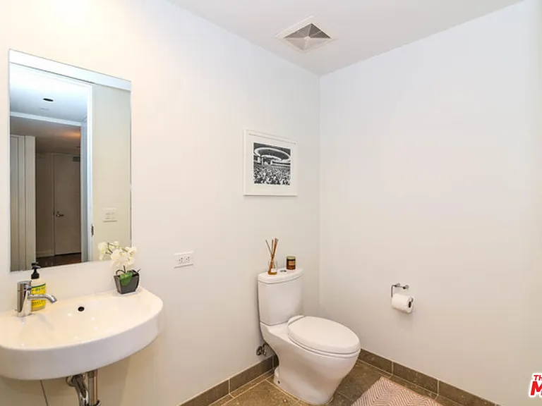 6250 Hollywood Blvd #10N — Photo 31