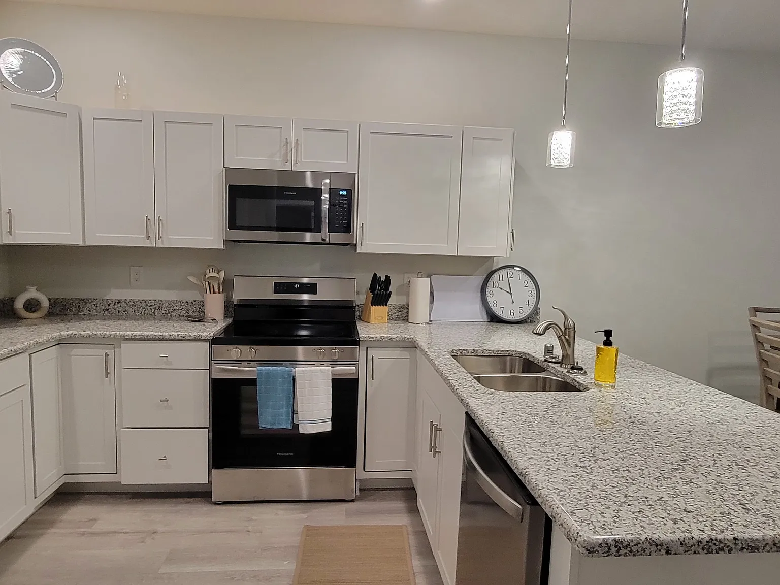 2 bed, 1200 sqft, $1,800 — Photo 4