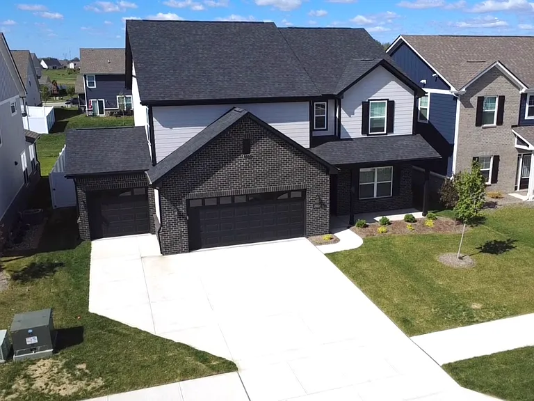 20130 Allegheny Ln — Photo 2