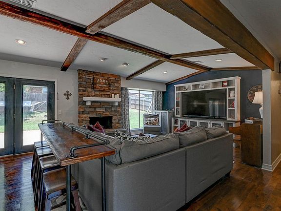 3rd image of 4006 Yorkshire Dr