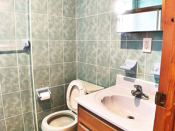 4th image of 8022 15th Ave #2R