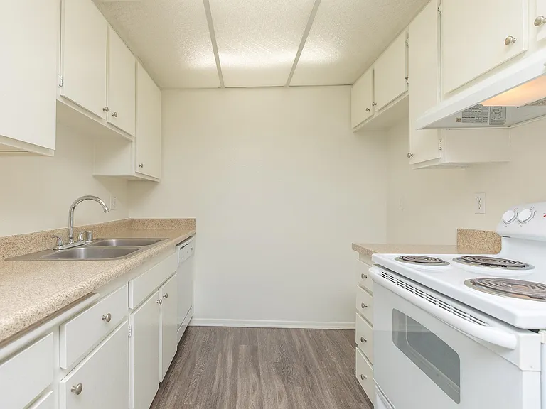 Fairway Village Apartment Homes — Photo 12