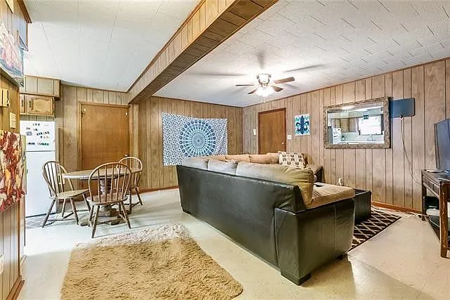 536 Aurora Ave — Photo 2
