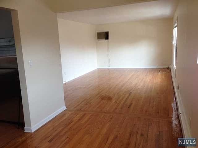 2nd image of 28 E Edsall Ave