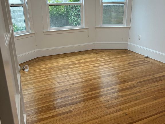 3rd image of 806 Sargent St