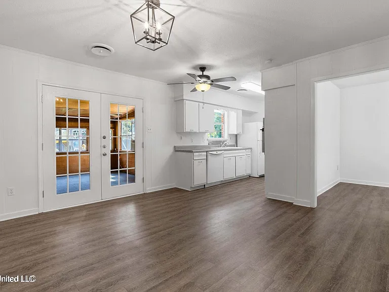 2508 Shady Ln — Photo 10