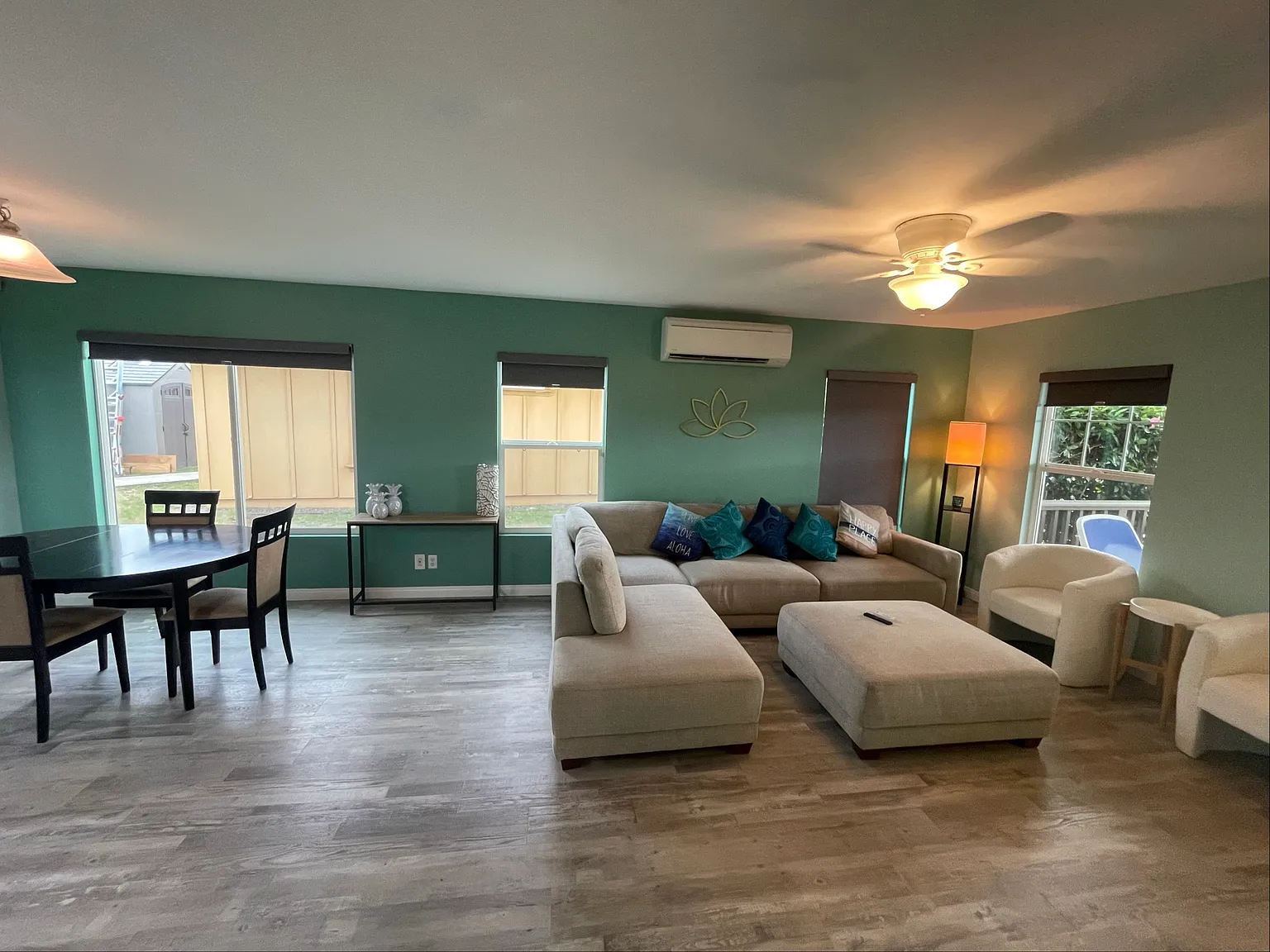 3 bed, 2.5 bath, 1300 sqft, $4,188 — Photo 4
