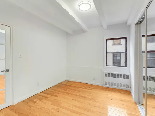 307 West 20th Street image 7 of 8