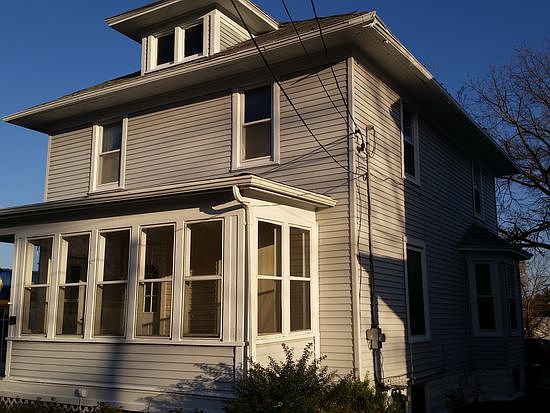 2nd image of 515 N Spring St