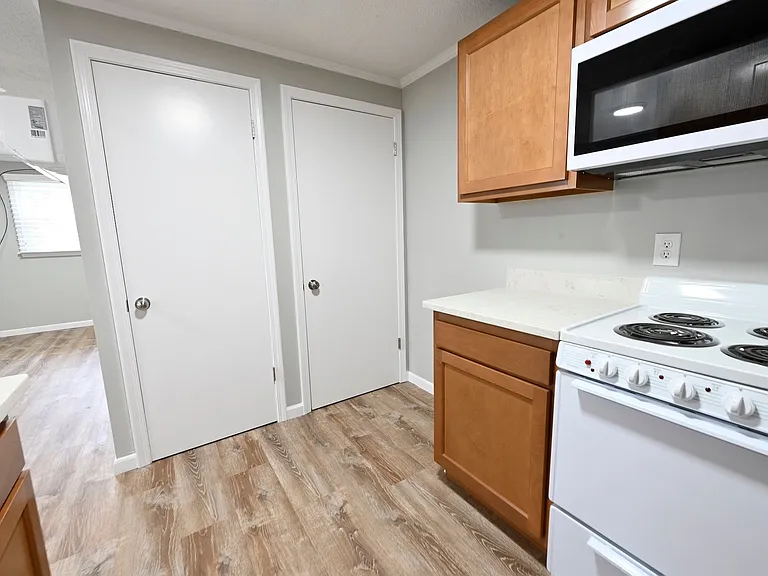 425 W Cook Rd #7 — Photo 6