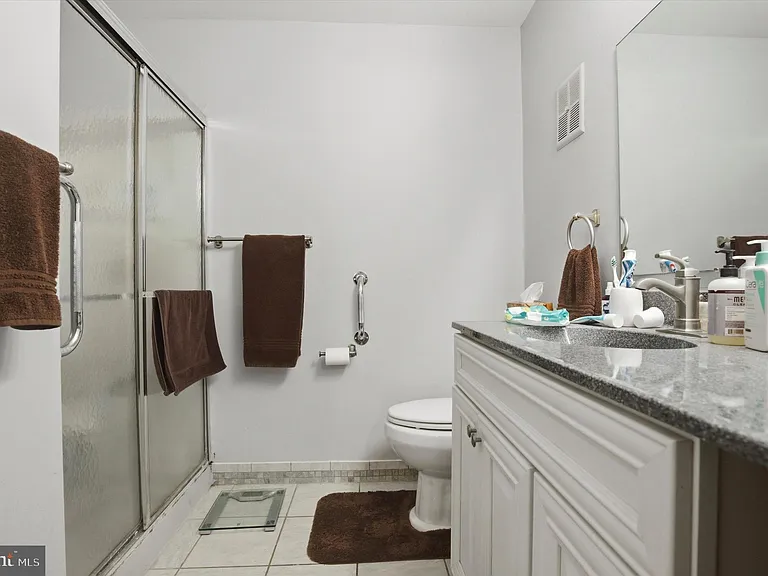 1003 Thornton Ct — Photo 12