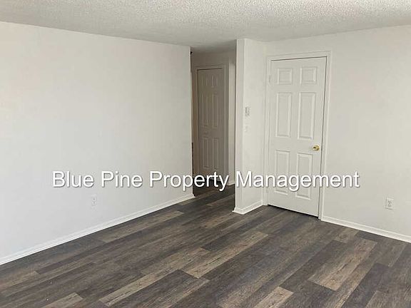 2nd image of 411 Gladstone St #2