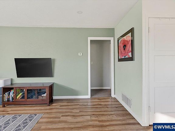 4th image of 1530 Maple St SW