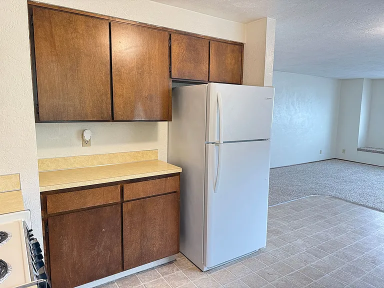 165 SW Kalmia St. — Photo 9