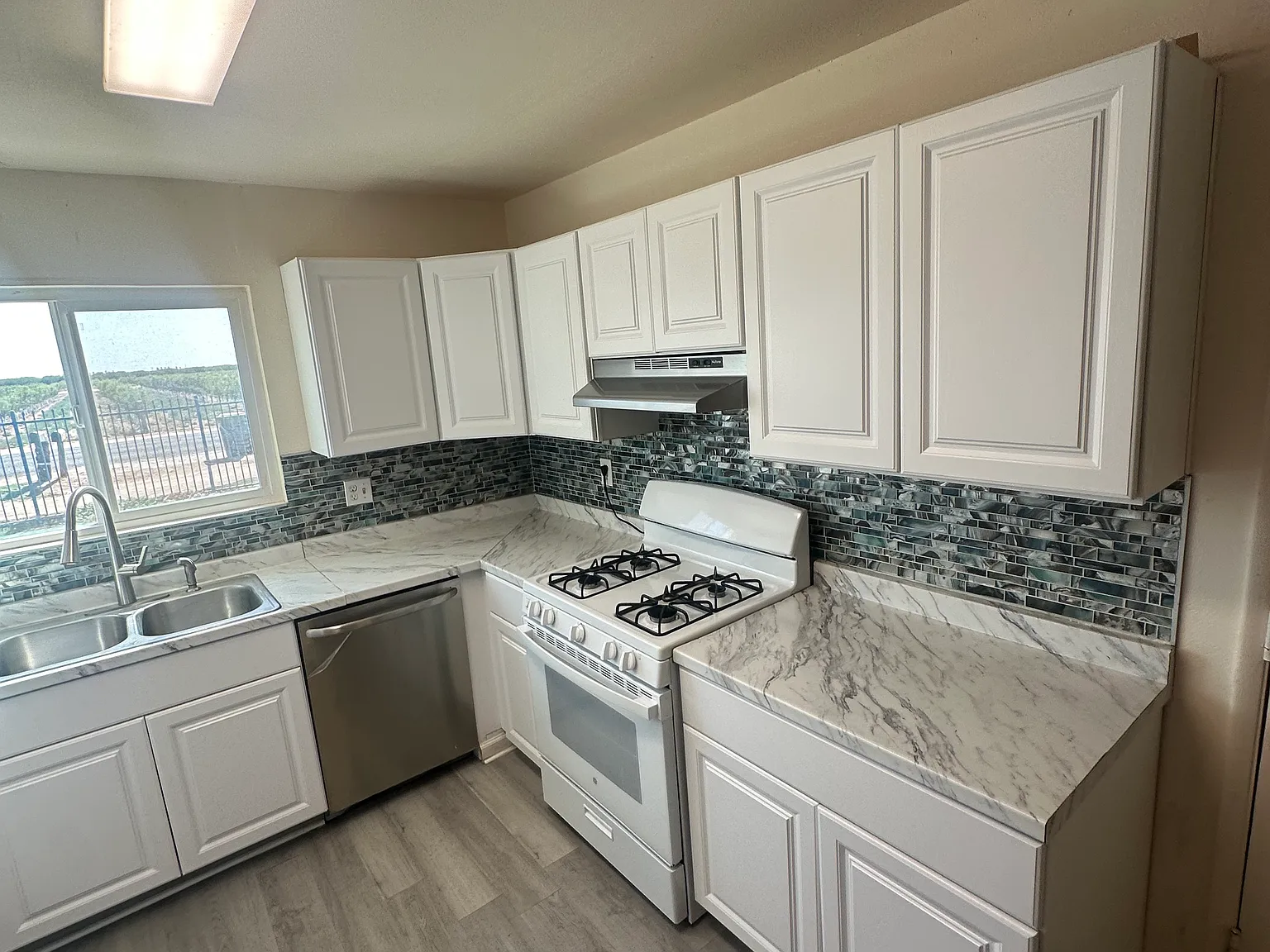 5 bed, 2088 sqft, $2,800 — Photo 3