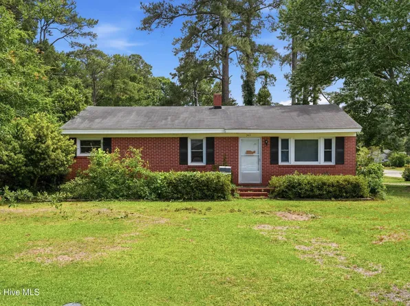 343 W Stevens Street, Wallace, NC 28466