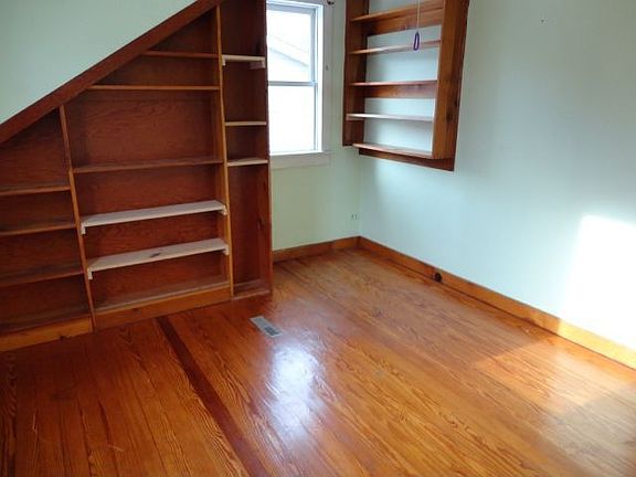 5th image of 264 Water St