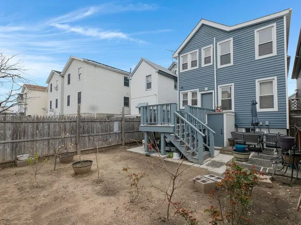 203 Pearsall Avenue image 31 of 35