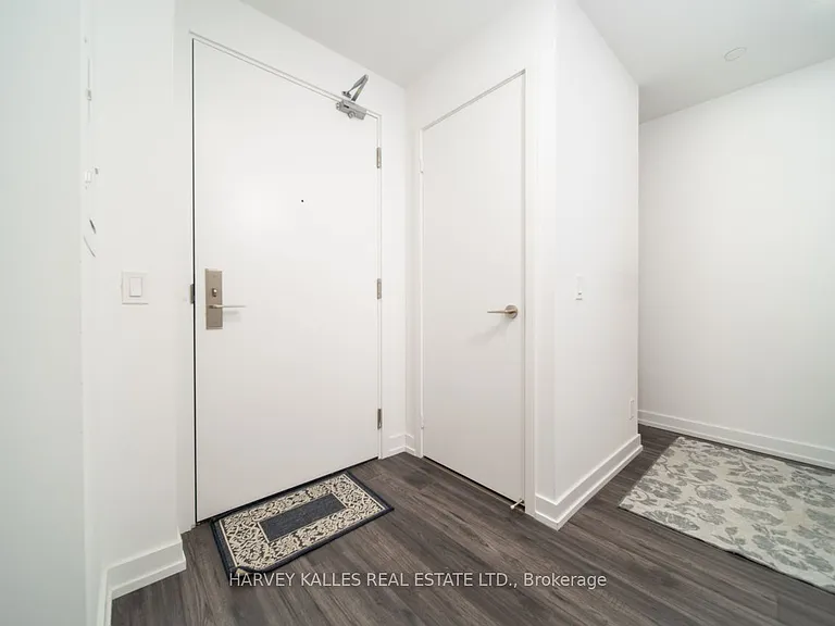 33 Helendale Ave #2607 — Photo 2