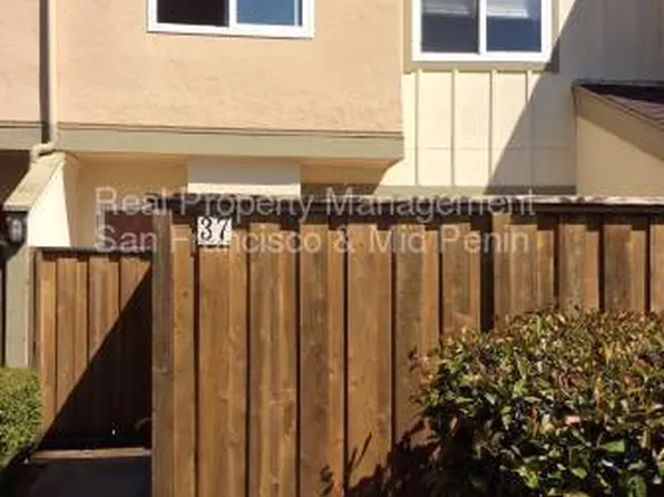 1550 Center Rd APT 37, Novato, CA 94947