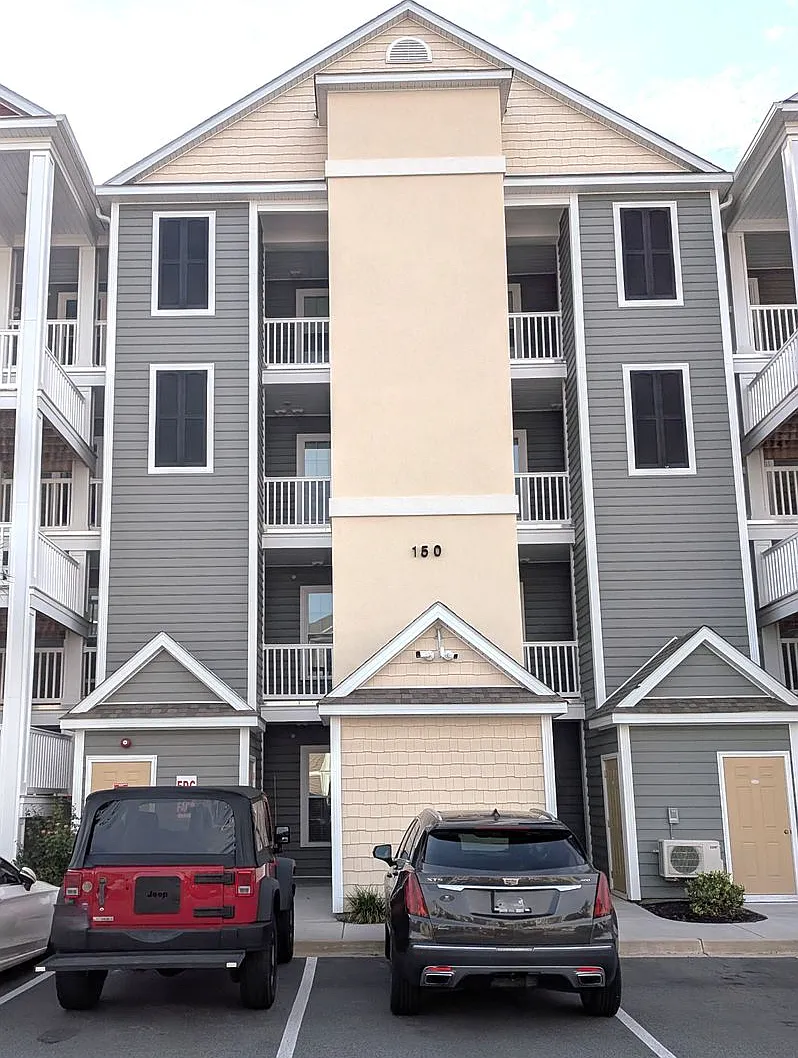 3BR/2BA First-Floor Condo in The Village at Queens Harbour — Photo 1