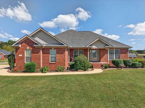 11 Oak Point Dr, Fayetteville, TN 37334