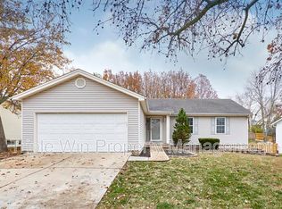 121 Walnut Hill Dr, Saint Charles, MO