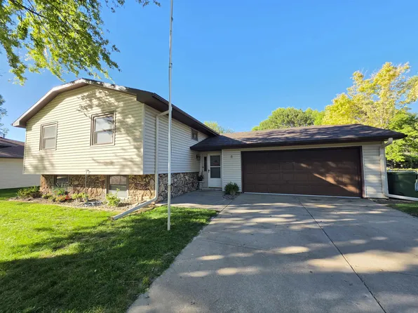 8 Maplewood Pl, Kearney, NE 68847